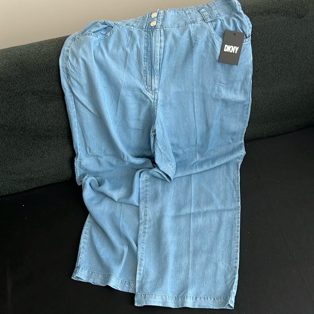 DKNY with tags woman’s size 12 flowy lightweight jeans